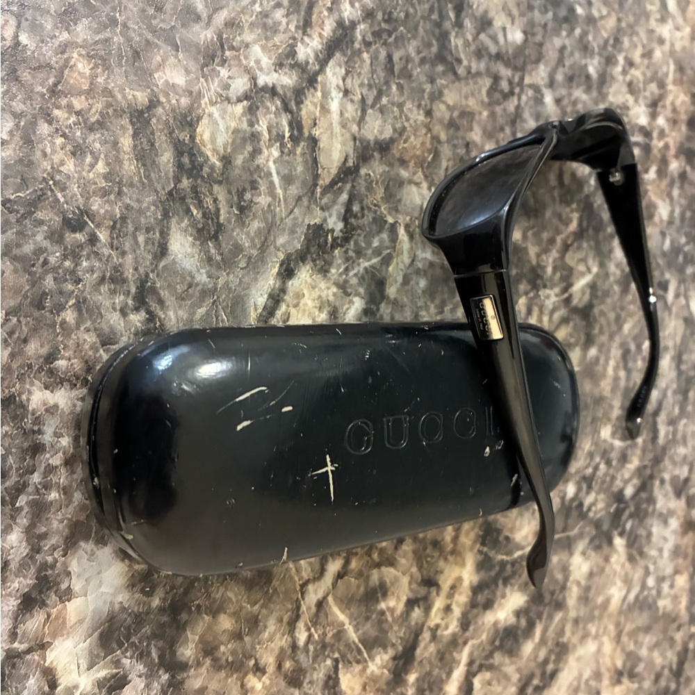 Gucci Glossy Black Sunglasses men’s retro vintage with Case authentic
